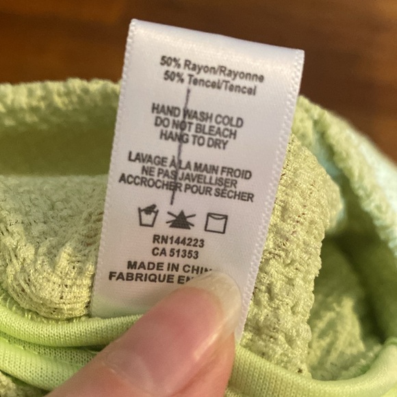 Bishop + Young green flutter sleeve top size small - Picture 5 of 6